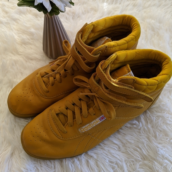 mustard reebok classics